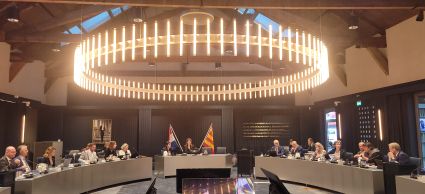 Algemeen Bestuur Veiligheidsregio Noord-Holland Noord in raadszaal gemeente Den Helder
