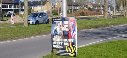 bord langs de weg met wervingscampagne brandweervrijwilligers 