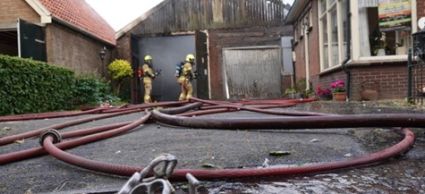Brandweer blust schuurbrand in De Weere