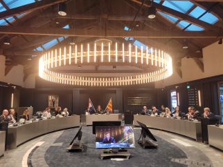 Algemeen Bestuur Veiligheidsregio Noord-Holland Noord in raadszaal gemeente Den Helder